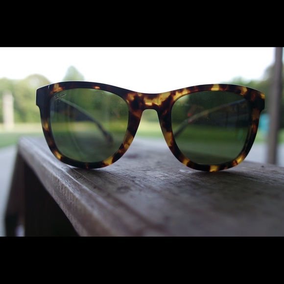 Maui Jim Sunglasses - Picture 1 of 5